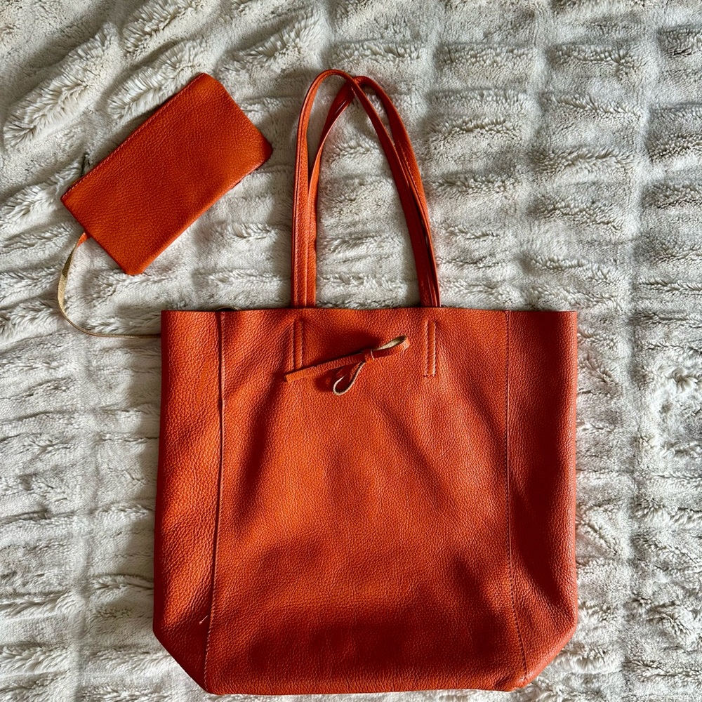 Handmade Italian Leather Tote Bag with connected zip pouch VGUC